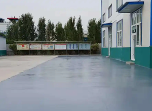 西安彩色路面喷涂翻新的材料对冬季